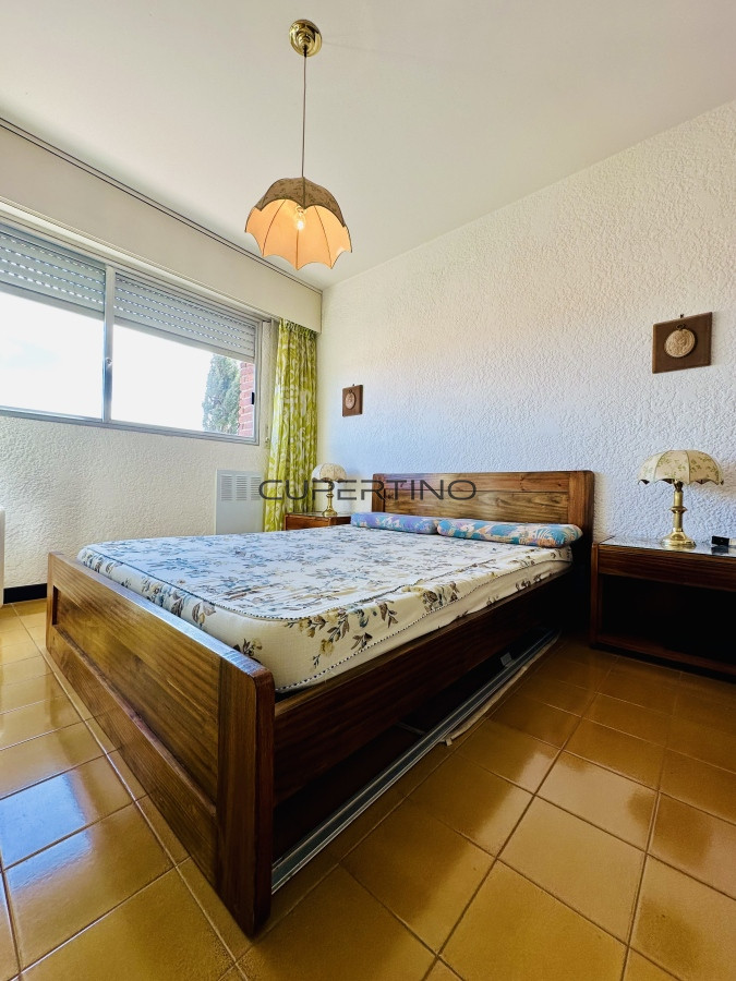 Apartamento ID.181 - Venta de apartamento sobre primera fila de Mar en Playa Mansa. tres dormitorios
