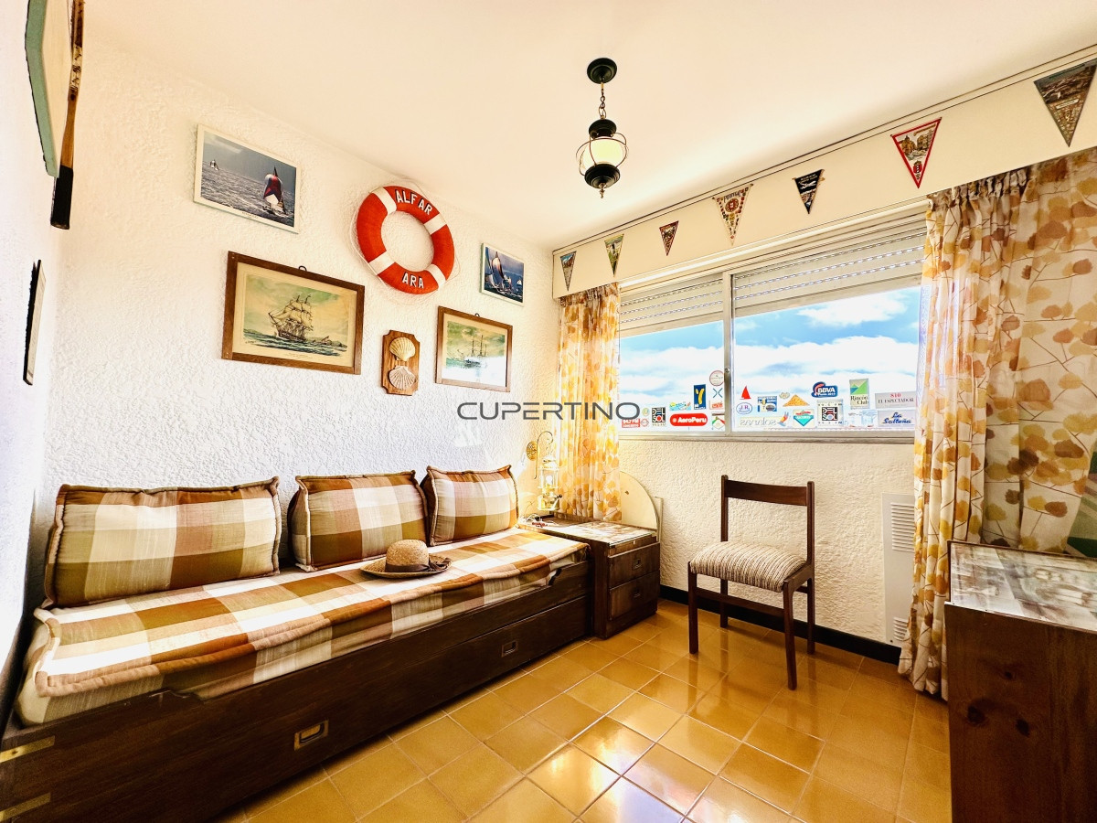 Apartamento ID.181 - Venta de apartamento sobre primera fila de Mar en Playa Mansa. tres dormitorios