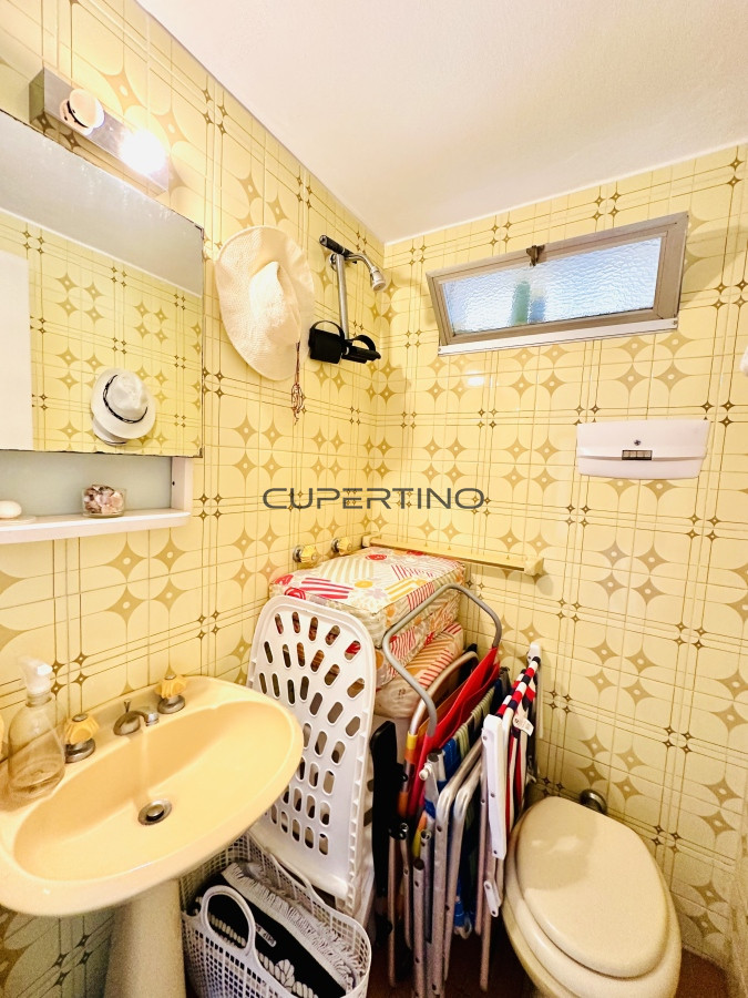 Apartamento ID.181 - Venta de apartamento sobre primera fila de Mar en Playa Mansa. tres dormitorios