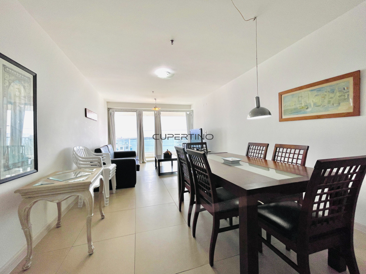 Apartamento ID.2319 - Apartamento de 2 Dormitorios, Vista al Mar y Parrillero en Playa Mansa, Venta