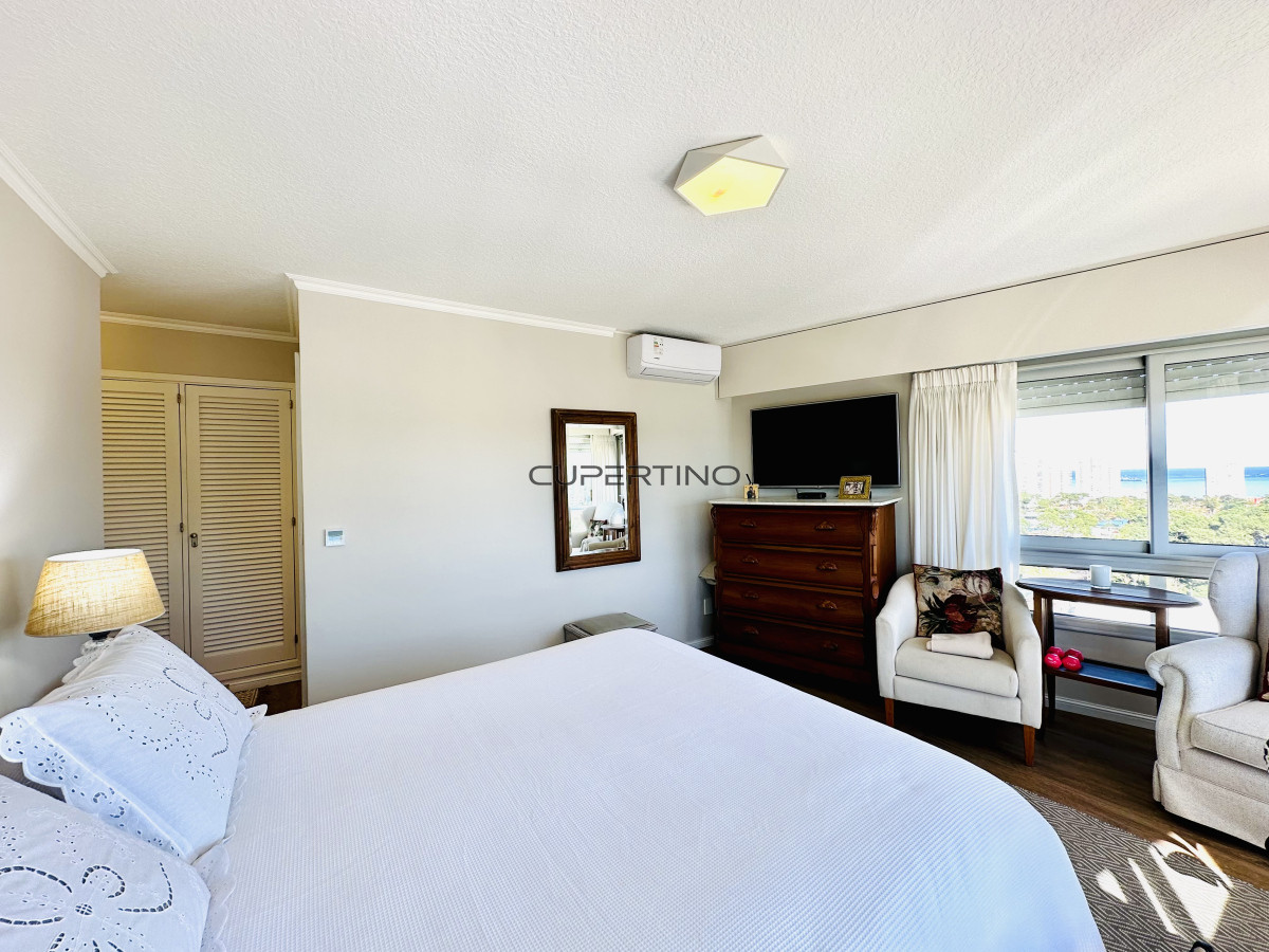 Apartamento ID.2524 - Venta de magnífico apartamento de 3 dormitorios más dependencia en Roosevelt, Punta del Este