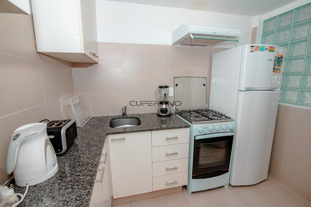 Apartamento ID.1138 - Oportunidad en Venta de Apartamento de planta baja con salida al jardín de tres dormitorios en Playa Montoya