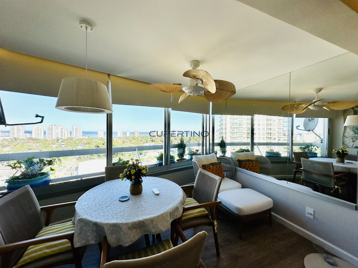Apartamento ID.2524 - Venta de magnífico apartamento de 3 dormitorios más dependencia en Roosevelt, Punta del Este