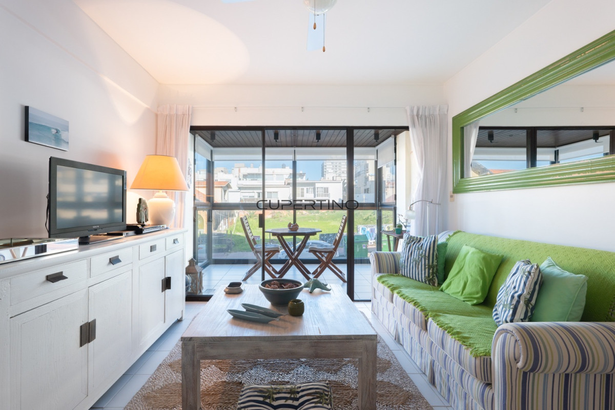 Apartamento ID.602 - Apartamento de 2 Dormitorios frente al Mar, en Venta, Península de Punta del Este