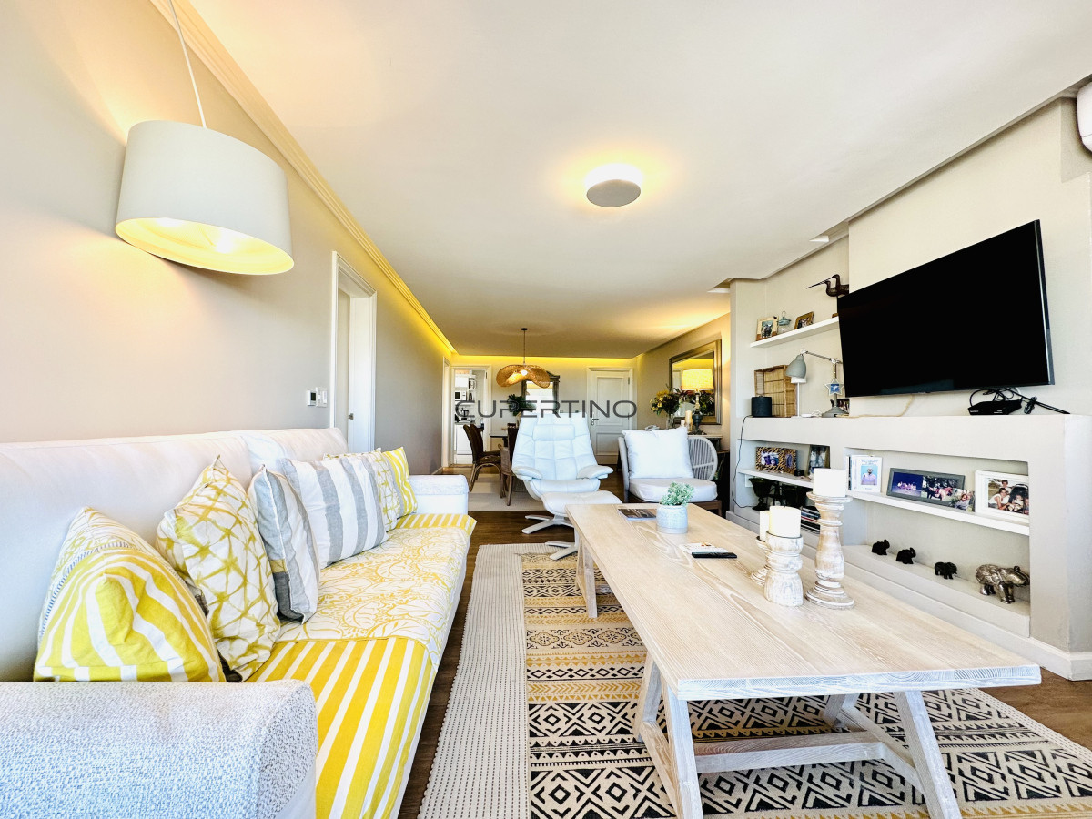 Apartamento ID.2524 - Venta de magnífico apartamento de 3 dormitorios más dependencia en Roosevelt, Punta del Este