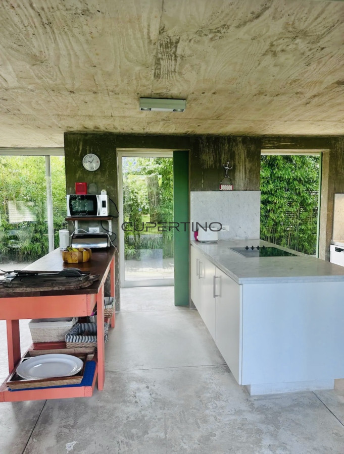 Moderna Casa de 4 Dormitorios y Piscina en Playa Mansa, Alquiler de Temporada — foto 10