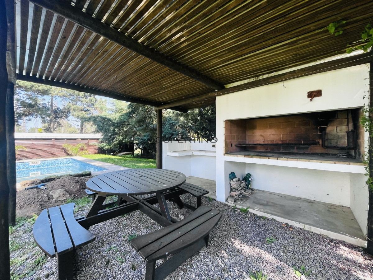 Muy Buena Casa de 5 Dormitorios y Piscina en Rincón del Indio, a Pocos Metros del Mar — foto 3