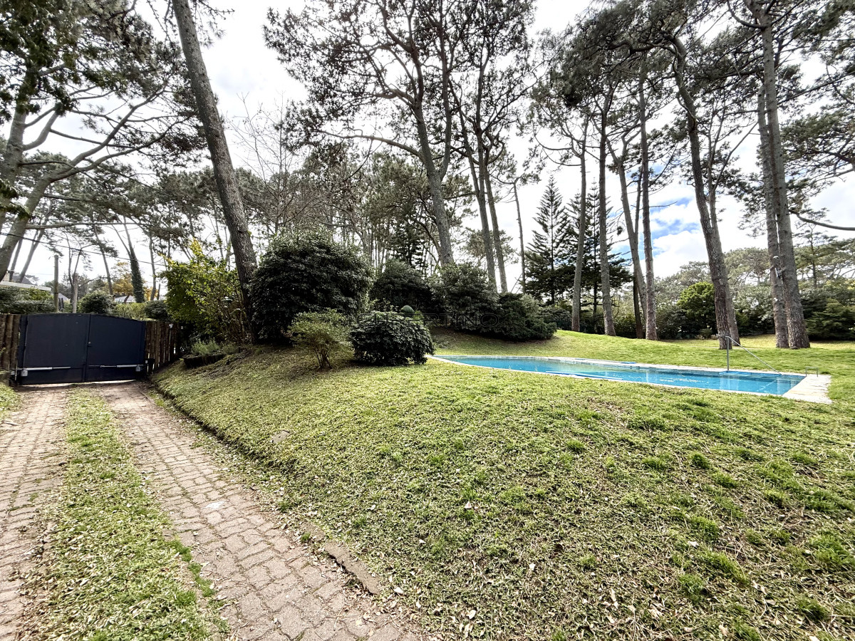 Casa en alquiler de temporada con 4 suites más dependencia en 4500 m2 piscina y parrillero — foto 60