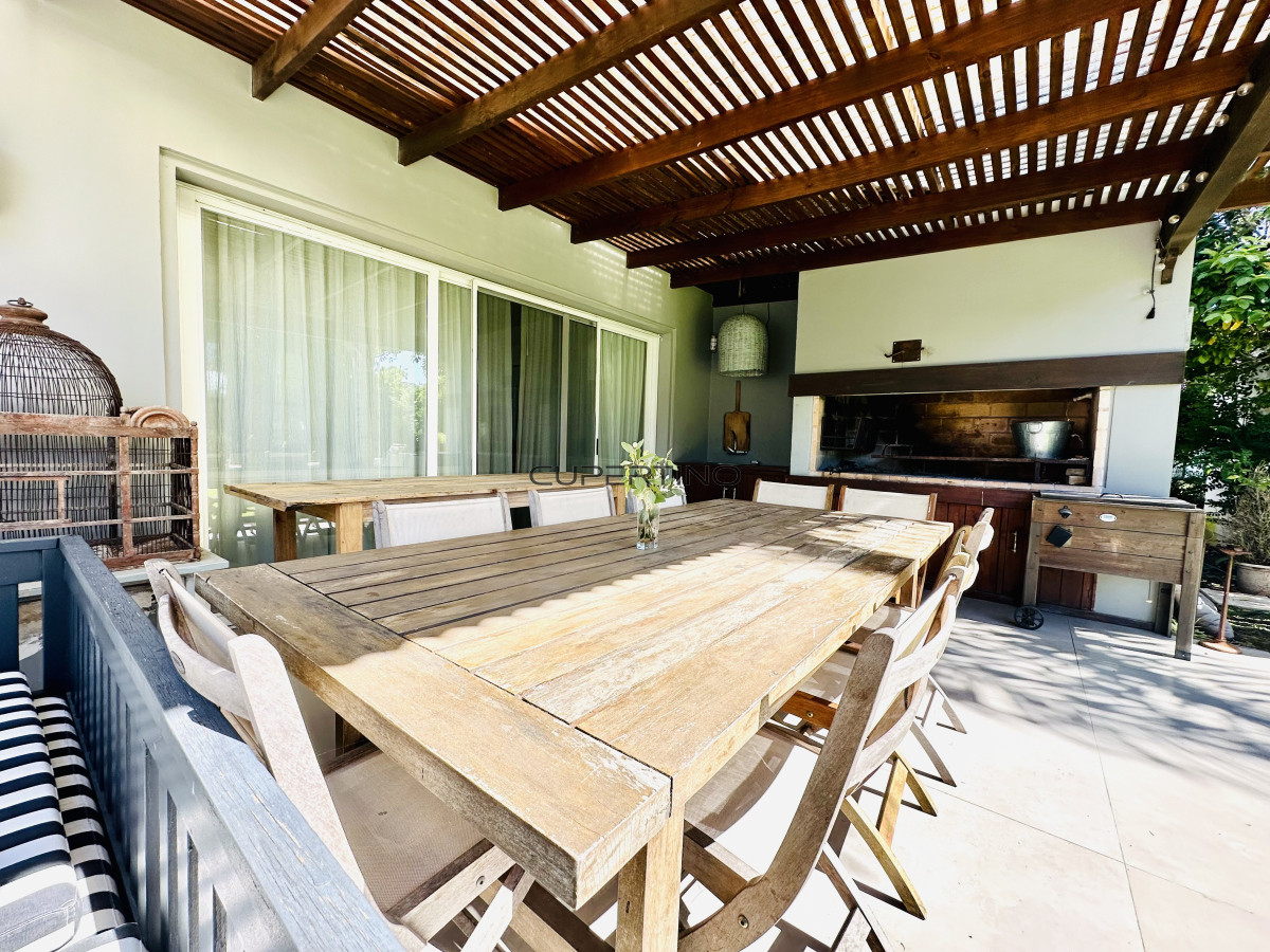 Alquiler temporada de magnífica Casa de 4 Dormitorios y Dependencia con piscina, en zona residencial, Punta del Este — foto 34