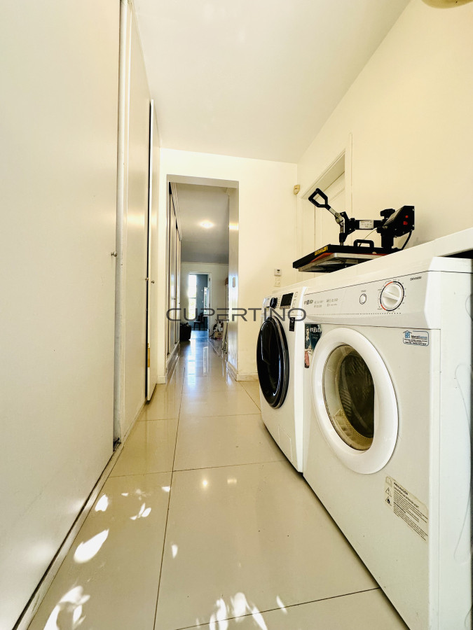 Alquiler temporada de magnífica Casa de 4 Dormitorios y Dependencia con piscina, en zona residencial, Punta del Este — foto 26