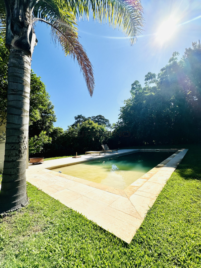 Alquiler temporada de magnífica Casa de 4 Dormitorios y Dependencia con piscina, en zona residencial, Punta del Este — foto 42