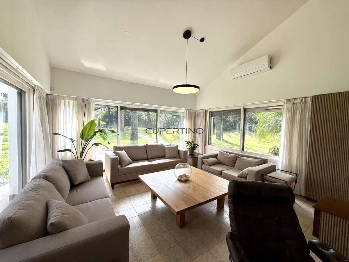 Casa en alquiler de temporada con 4 suites más dependencia en 4500 m2 piscina y parrillero — foto 3