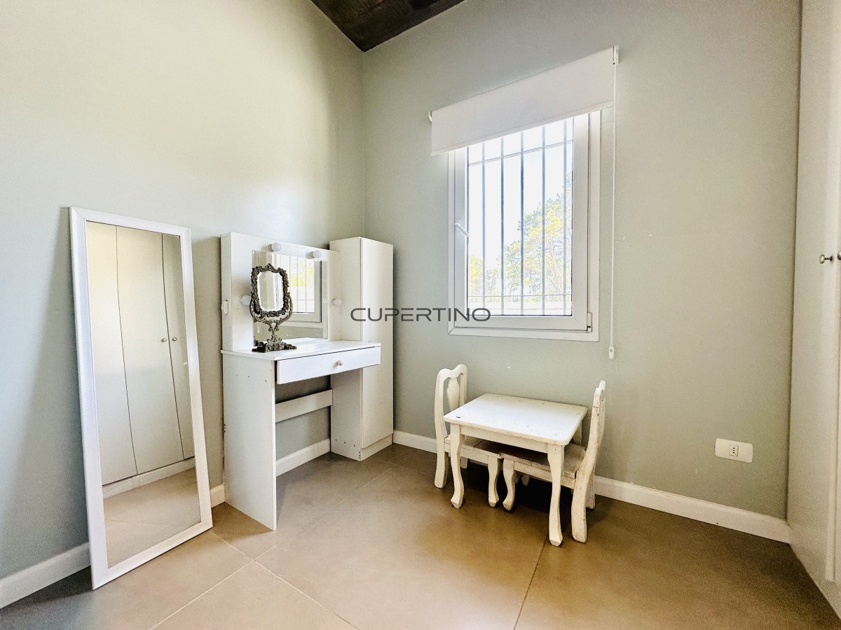 Alquiler temporada de magnífica Casa de 4 Dormitorios y Dependencia con piscina, en zona residencial, Punta del Este — foto 46