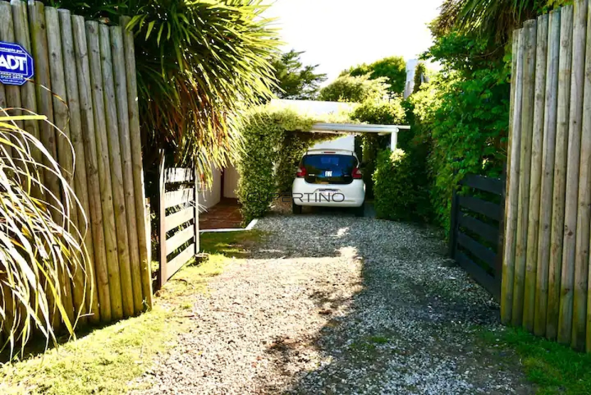 Excelente Casa de 3 Dormitorios y Piscina en El Chorro, Punta del Este — foto 39