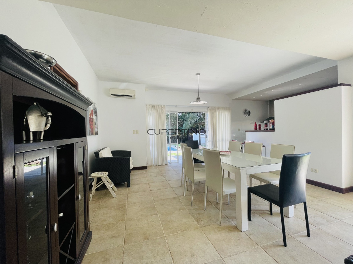 Muy Buena Casa de 5 Dormitorios y Piscina en Rincón del Indio, a Pocos Metros del Mar — foto 6