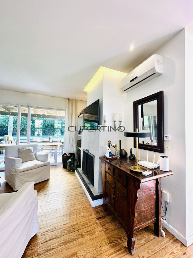 Alquiler temporada de magnífica Casa de 4 Dormitorios y Dependencia con piscina, en zona residencial, Punta del Este — foto 16