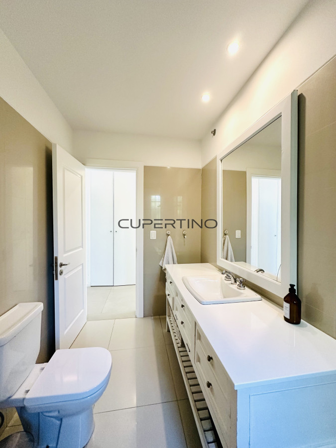 Alquiler temporada de magnífica Casa de 4 Dormitorios y Dependencia con piscina, en zona residencial, Punta del Este — foto 69