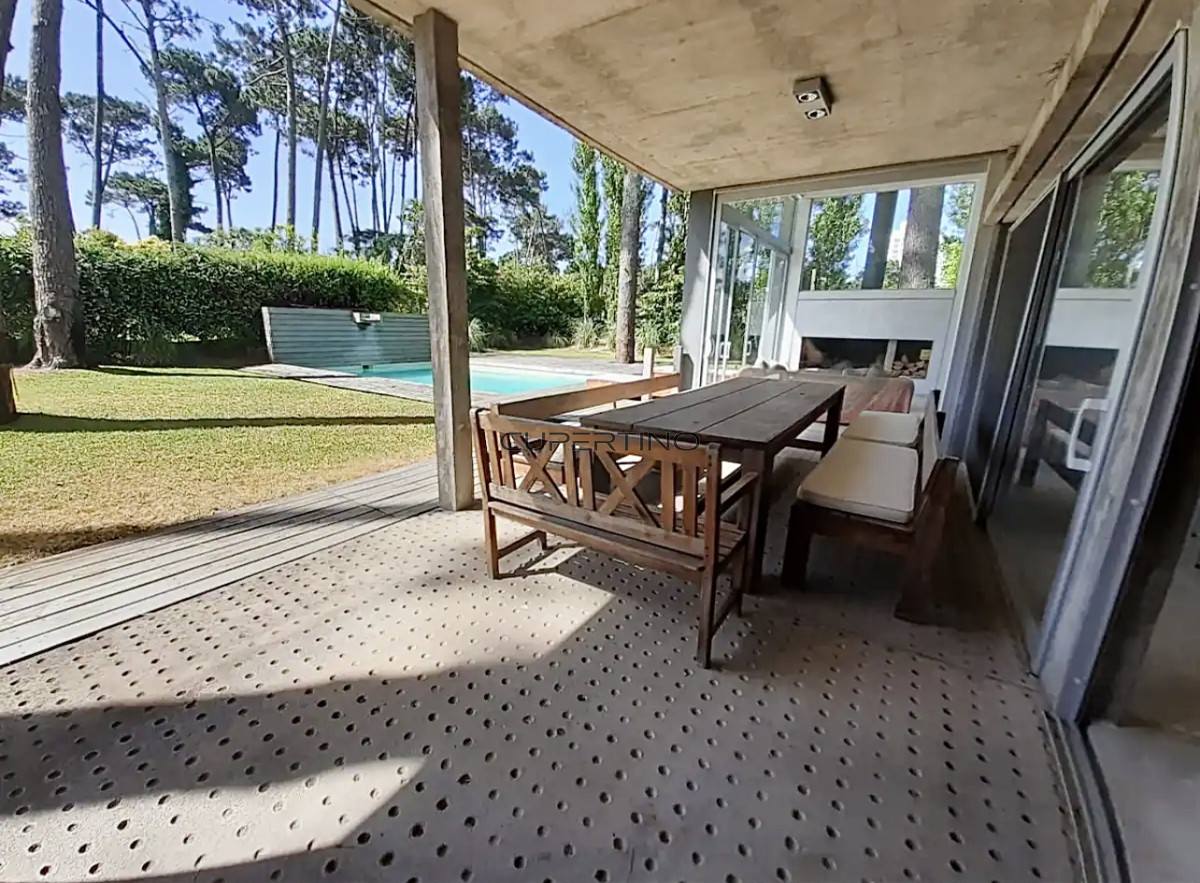 Moderna Casa de 4 Dormitorios y Piscina en Playa Mansa, Alquiler de Temporada — foto 12