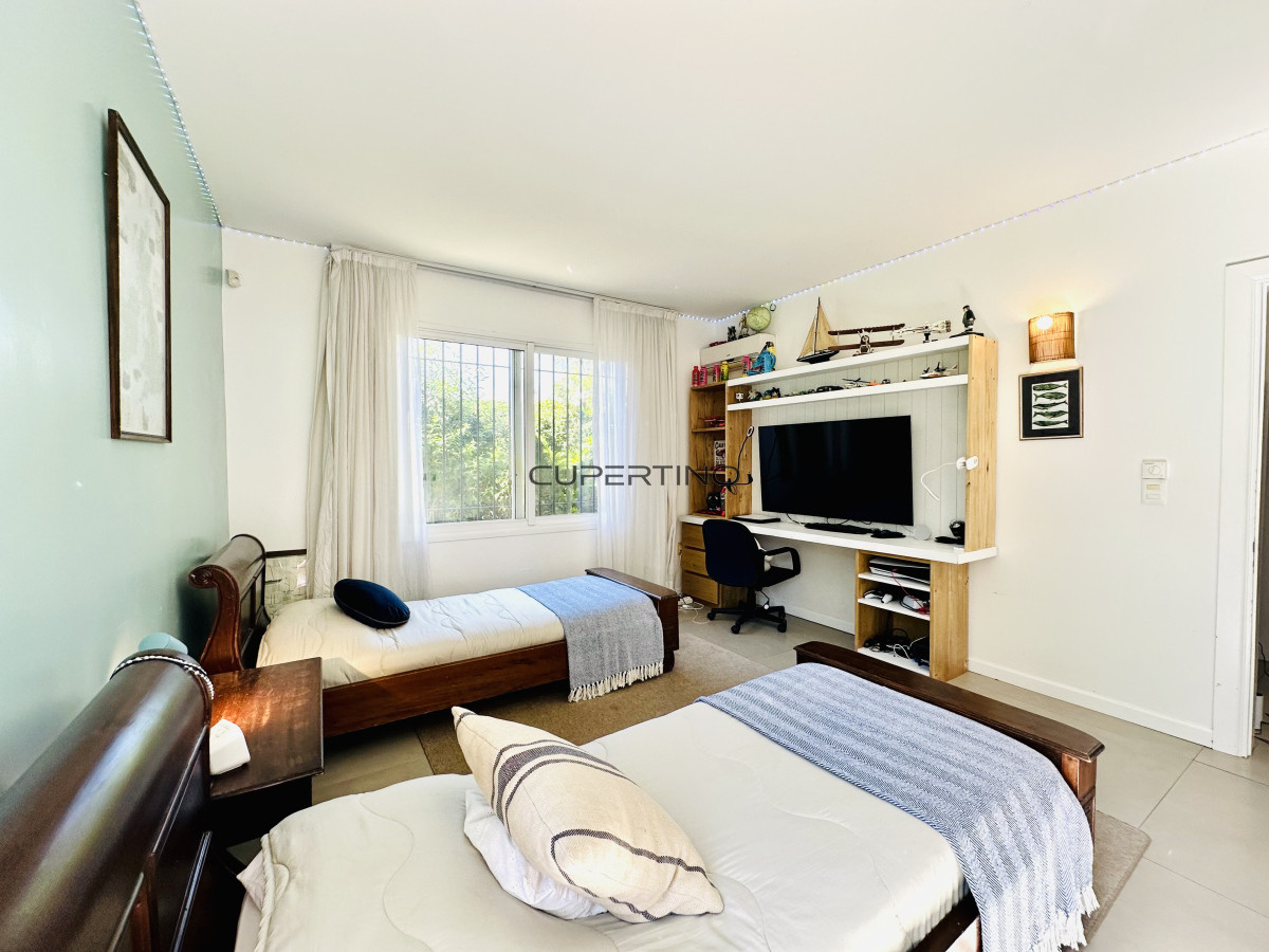 Alquiler temporada de magnífica Casa de 4 Dormitorios y Dependencia con piscina, en zona residencial, Punta del Este — foto 65
