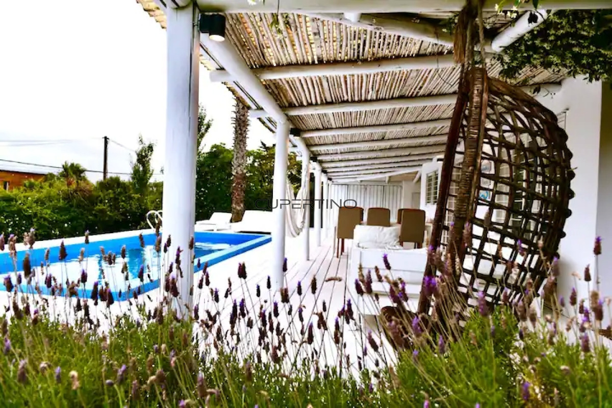Excelente Casa de 3 Dormitorios y Piscina en El Chorro, Punta del Este — foto 1
