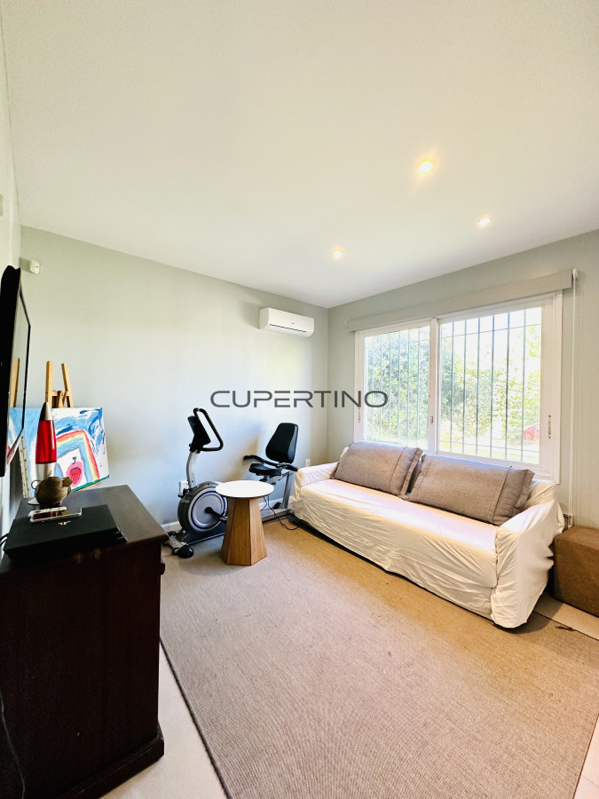 Alquiler temporada de magnífica Casa de 4 Dormitorios y Dependencia con piscina, en zona residencial, Punta del Este — foto 76