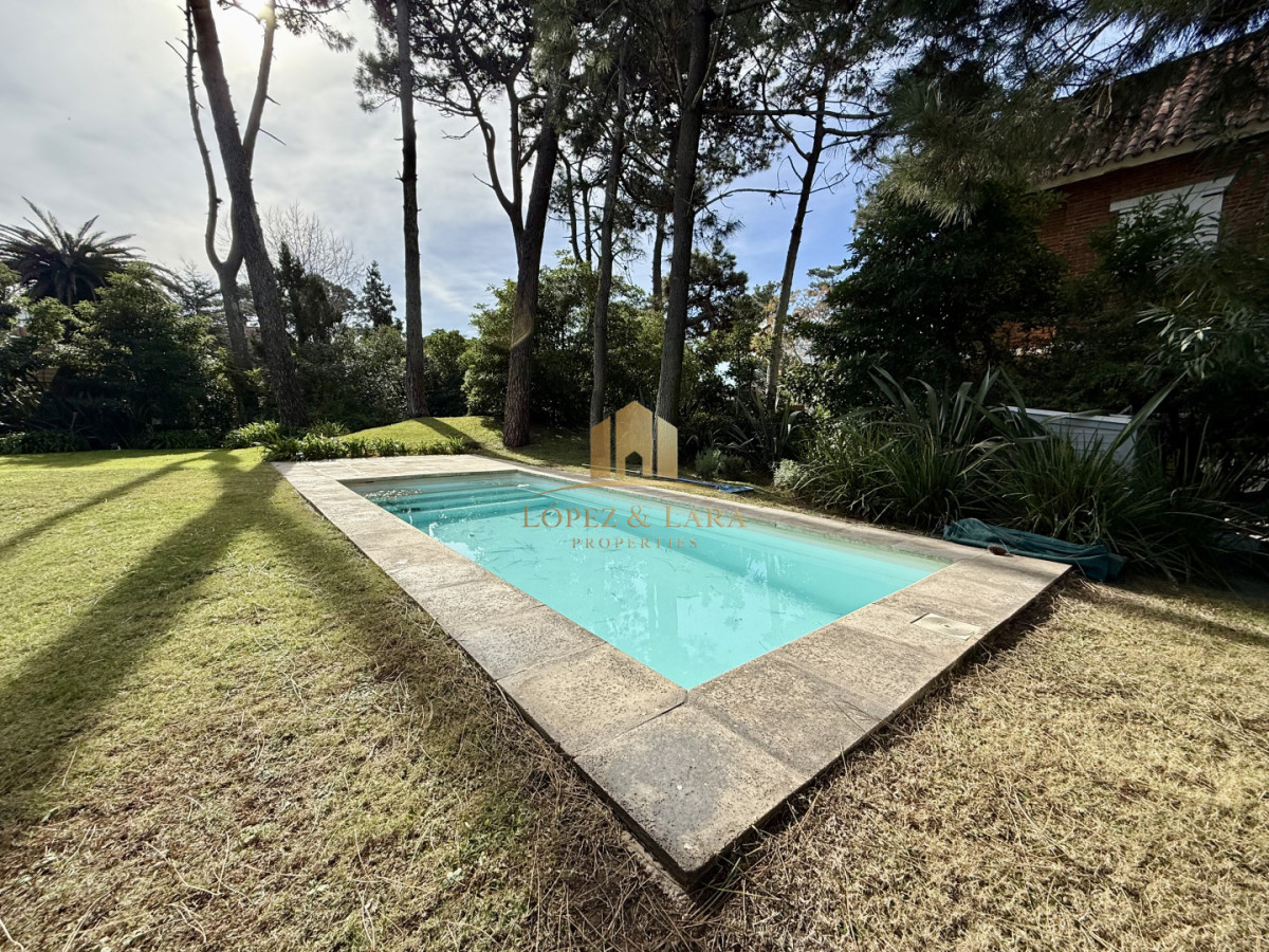 Casa ID.325 - Casa de 3 Dormitorios más Dependencia y Piscina, en Aidy Grill Punta del Este, Ubicada a pasos del Mar