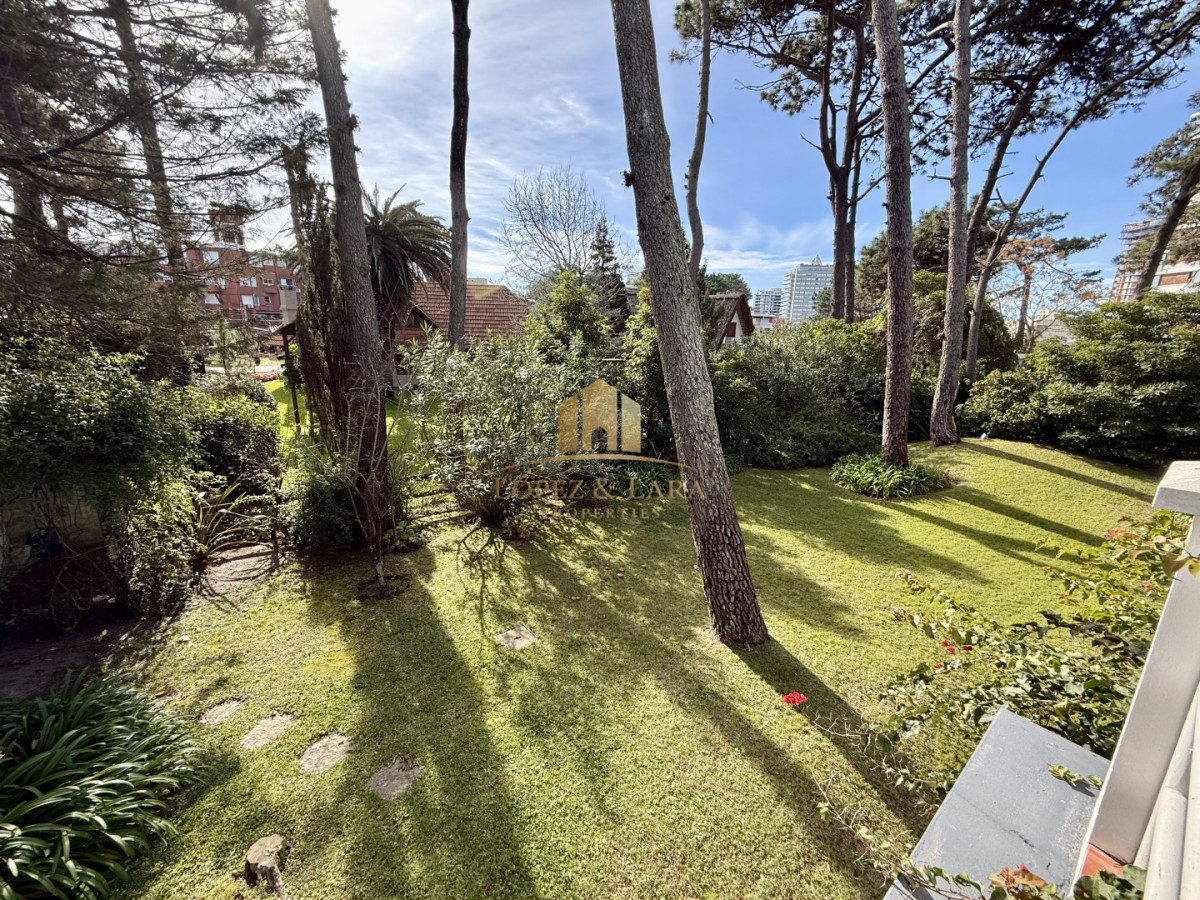 Casa ID.325 - Casa de 3 Dormitorios más Dependencia y Piscina, en Aidy Grill Punta del Este, Ubicada a pasos del Mar