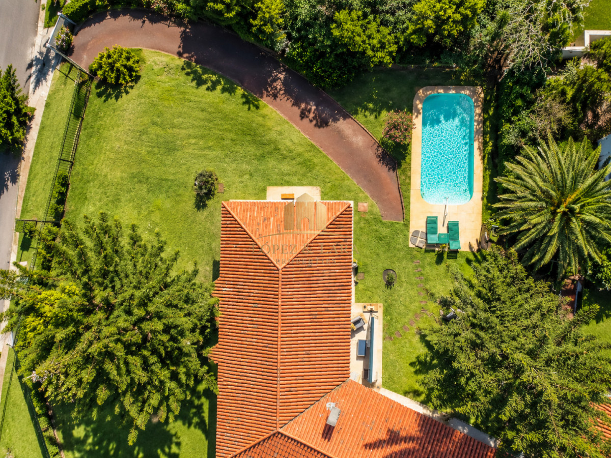 Casa ID.398 - Excelente Casa de 4 Dormitorios, Piscina Climatizada y Barbacoa a una cuadra del Mar, Playa Mansa
