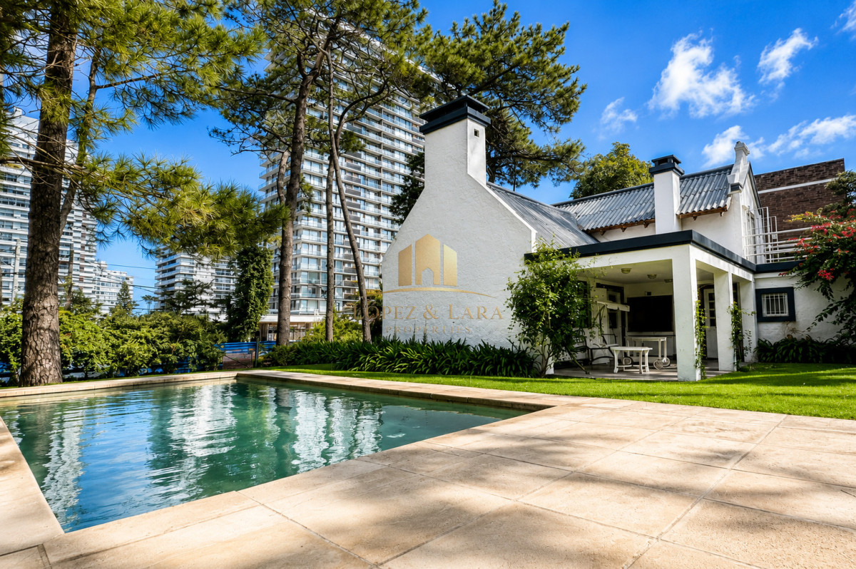 Casa ID.325 - Casa de 3 Dormitorios más Dependencia y Piscina, en Aidy Grill Punta del Este, Ubicada a pasos del Mar