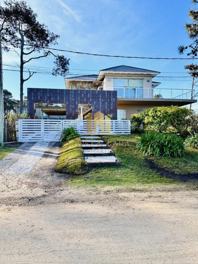 Casa ID.328 - Excelente Casa de 6 Dormitorios y Piscina en Montoya, La Barra