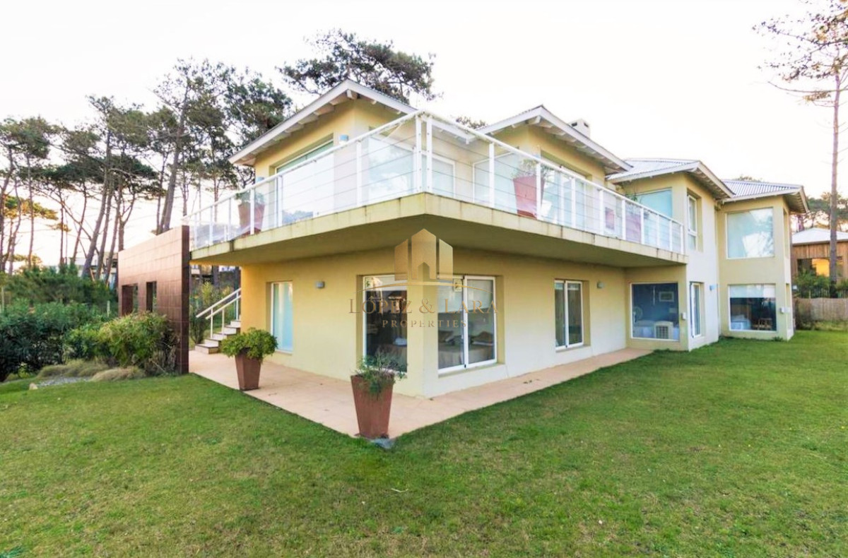 Casa ID.328 - Excelente Casa de 6 Dormitorios y Piscina en Montoya, La Barra