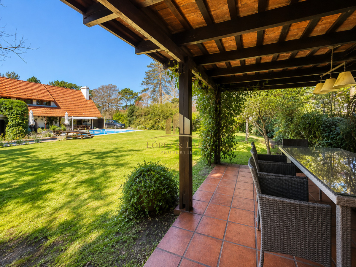 Casa ID.1 - Cómoda Casa de 5 Dormitorios y Piscina Climatizada en Punta del Este