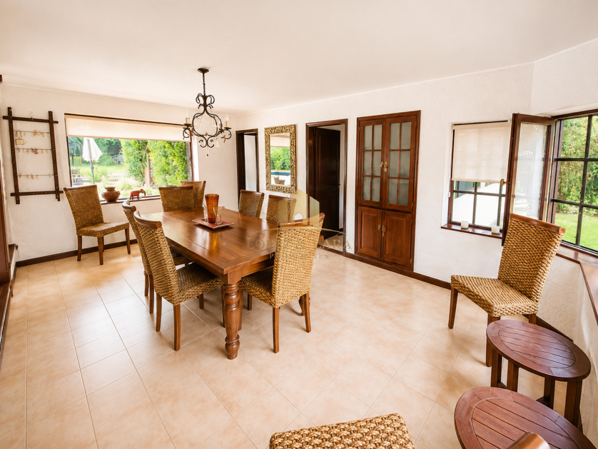 Casa ID.1 - Cómoda Casa de 5 Dormitorios y Piscina Climatizada en Punta del Este