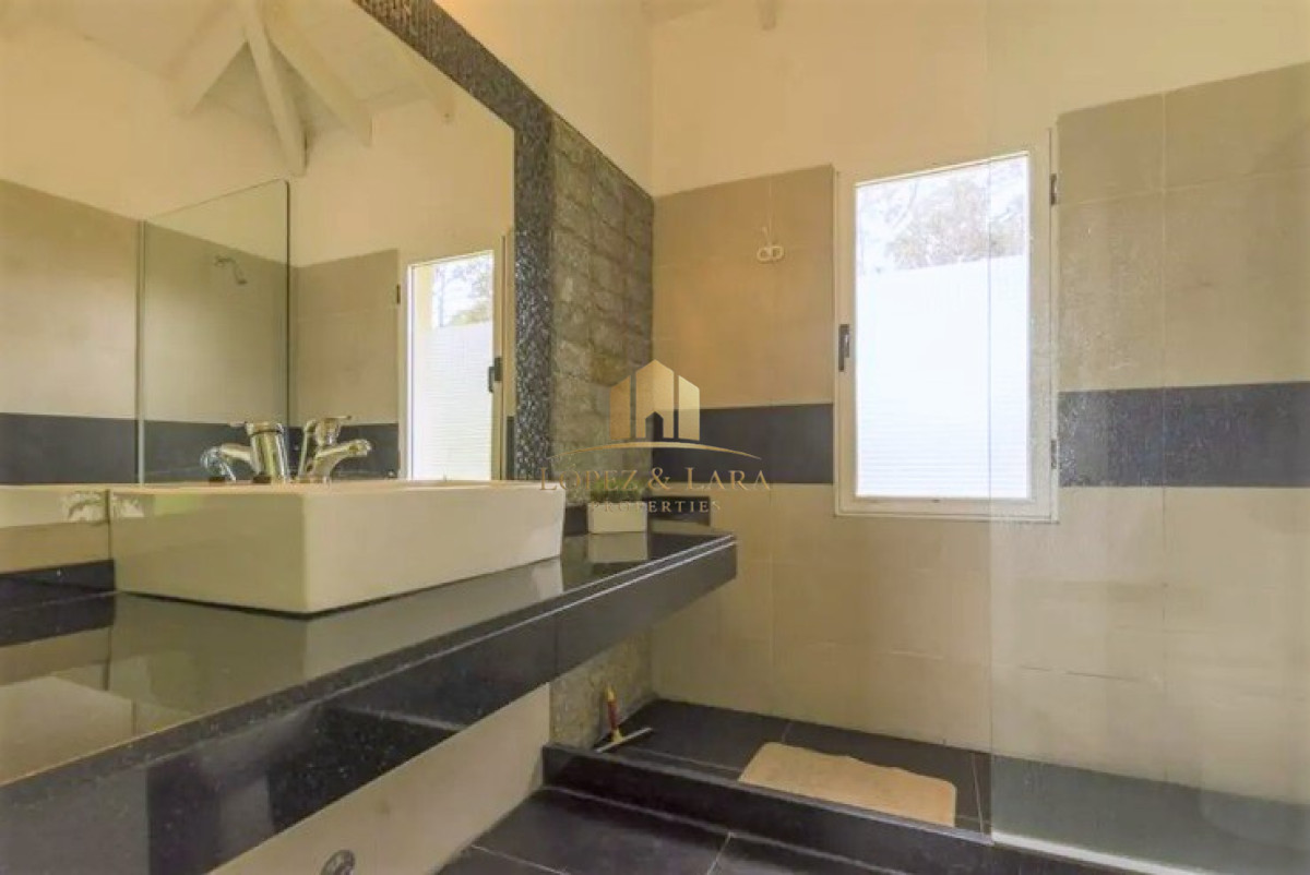 Casa ID.328 - Excelente Casa de 6 Dormitorios y Piscina en Montoya, La Barra