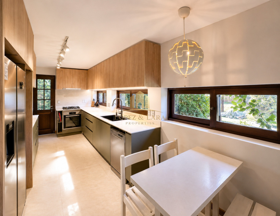 Casa ID.1 - Cómoda Casa de 5 Dormitorios y Piscina Climatizada en Punta del Este