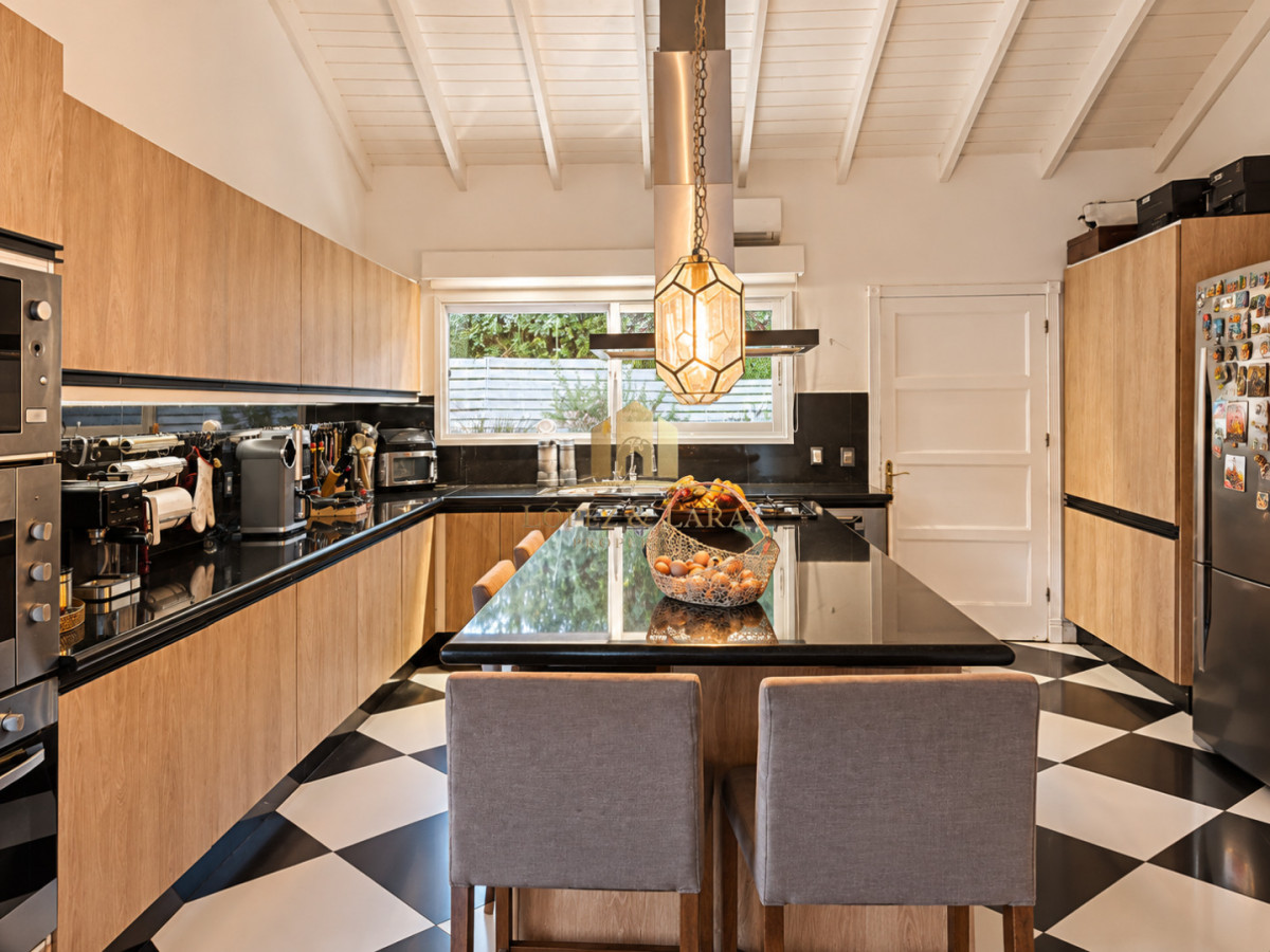 Casa ID.408 - Excelente Casa de 5 Dormitorios en Barrio Privado La Arbolada, Punta del Este