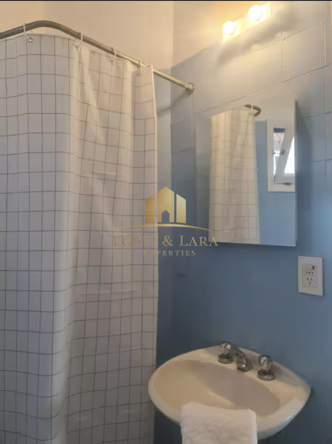 Casa ID.320 - Gran Casa en Venta sobre el Mar de 5 Dormitorios y Dependencia en Península, Punta del Este