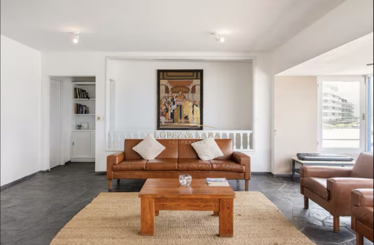 Casa ID.320 - Gran Casa en Venta sobre el Mar de 5 Dormitorios y Dependencia en Península, Punta del Este