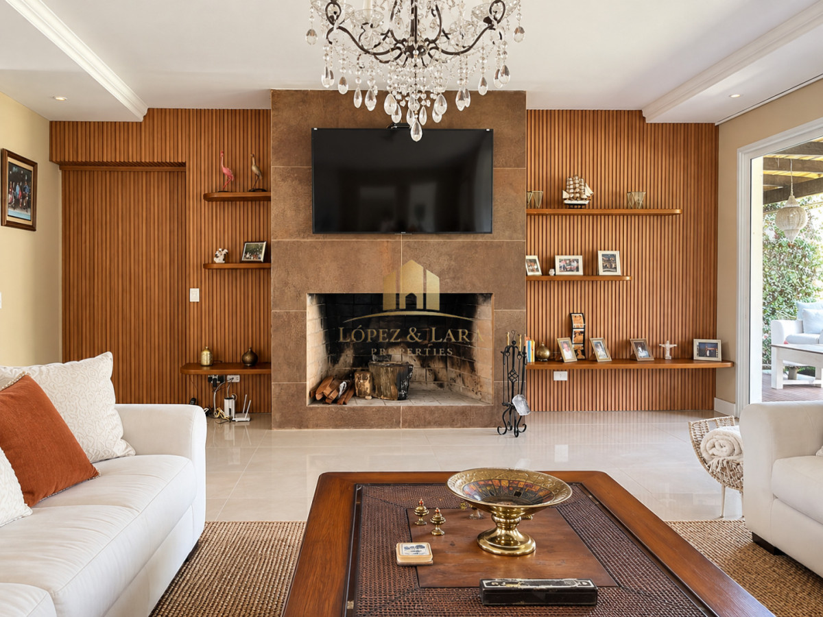 Casa ID.408 - Excelente Casa de 5 Dormitorios en Barrio Privado La Arbolada, Punta del Este
