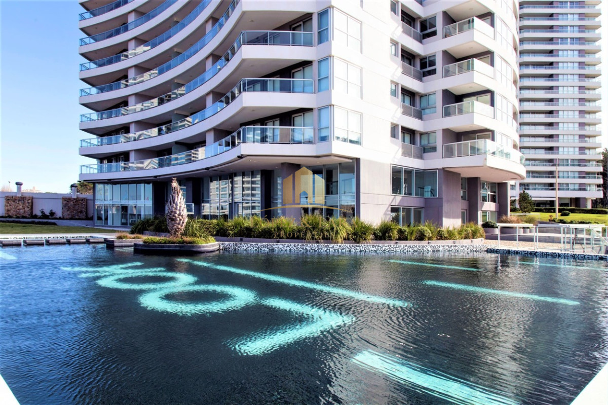 Apartamento ID.196 - Venta de gran apartamento de 3 dormitorios con parrillero propio en Playa Brava, Punta del Este