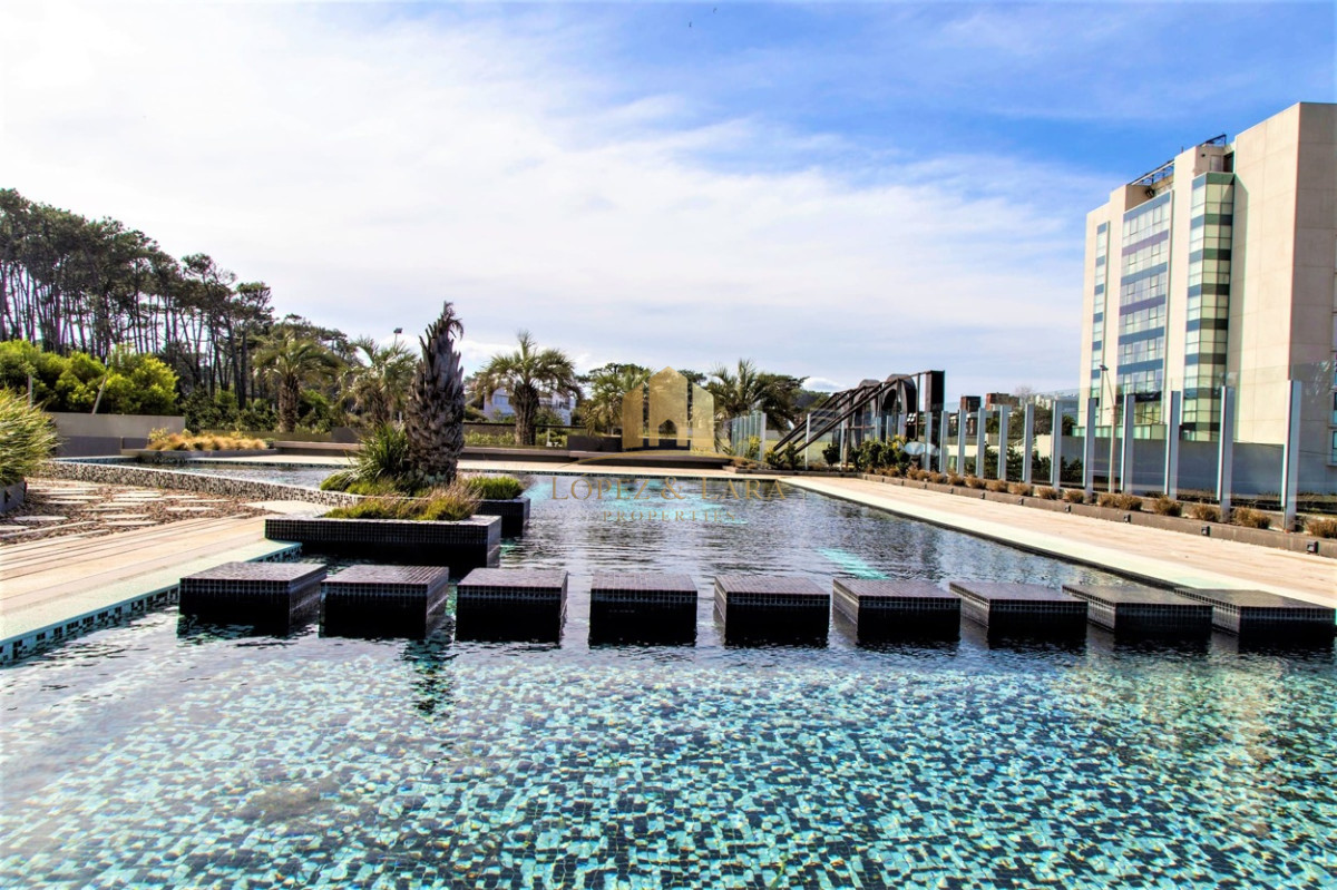 Apartamento ID.196 - Venta de gran apartamento de 3 dormitorios con parrillero propio en Playa Brava, Punta del Este