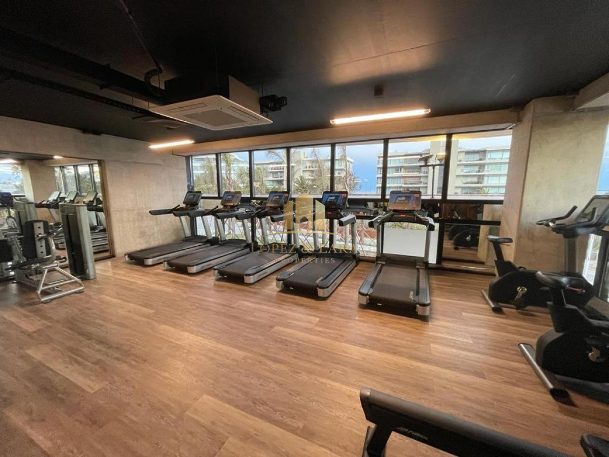 Apartamento ID.113 - Venta y alquiler de Apartamento de 1 Dormitorio en suite piso alto de Torre Surfside Village, Punta del Este
