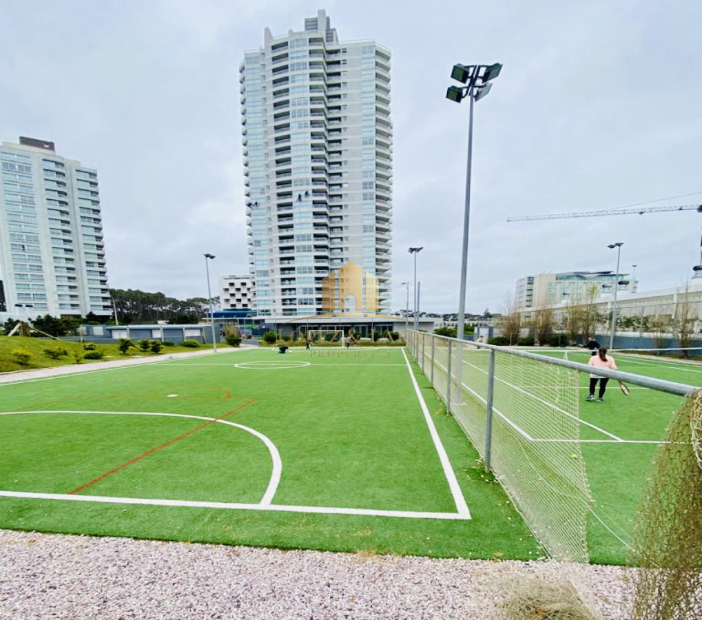 Apartamento ID.196 - Venta de gran apartamento de 3 dormitorios con parrillero propio en Playa Brava, Punta del Este