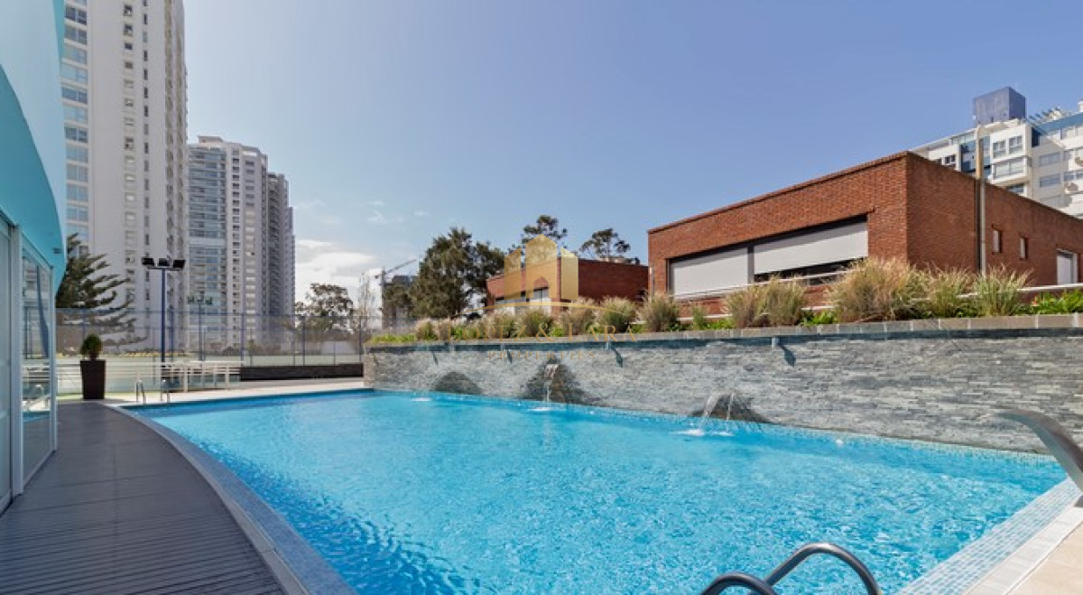 Apartamento ID.98 - Seasons Tower - Playa Mansa 2 Dormitorios con Vista al Mar