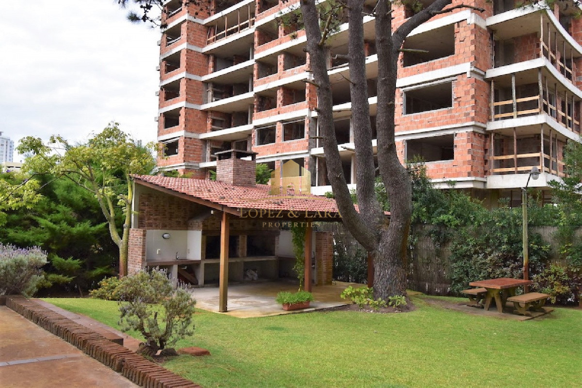 Apartamento ID.341 - Apartamento de 2 Dormitorios en Aidy Grill a Pocos Metros de Playa Brava - Venta