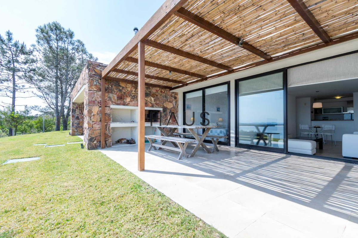 Apartamento ID.311 - Apartamento de un dormitorio con parrillero y jardin en Venta y Alquiler, Punta Ballena