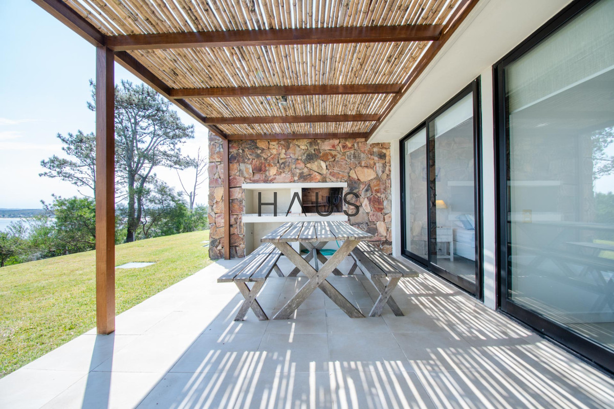 Apartamento ID.311 - Apartamento de un dormitorio con parrillero y jardin en Venta y Alquiler, Punta Ballena