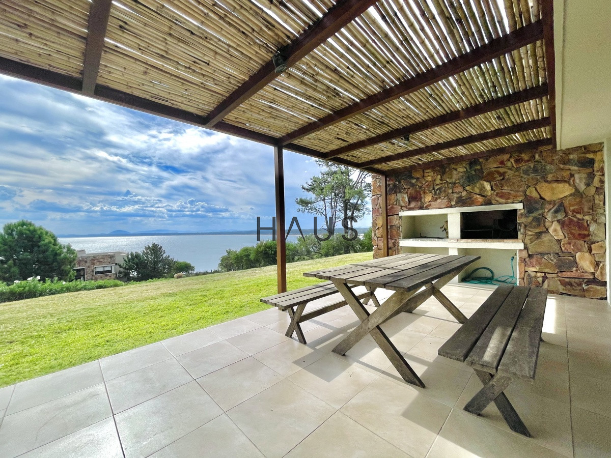 Apartamento ID.311 - Apartamento de un dormitorio con parrillero y jardin en Venta y Alquiler, Punta Ballena