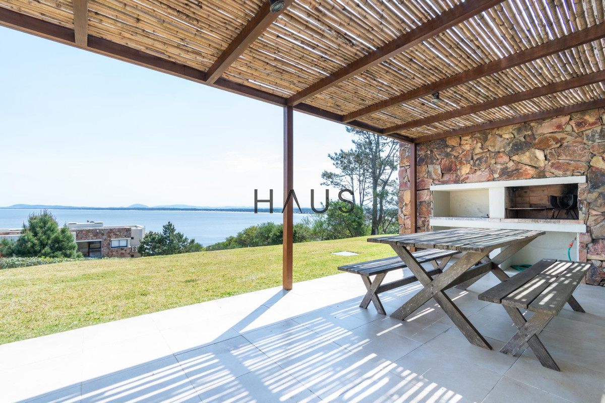 Apartamento ID.311 - Apartamento de un dormitorio con parrillero y jardin en Venta y Alquiler, Punta Ballena