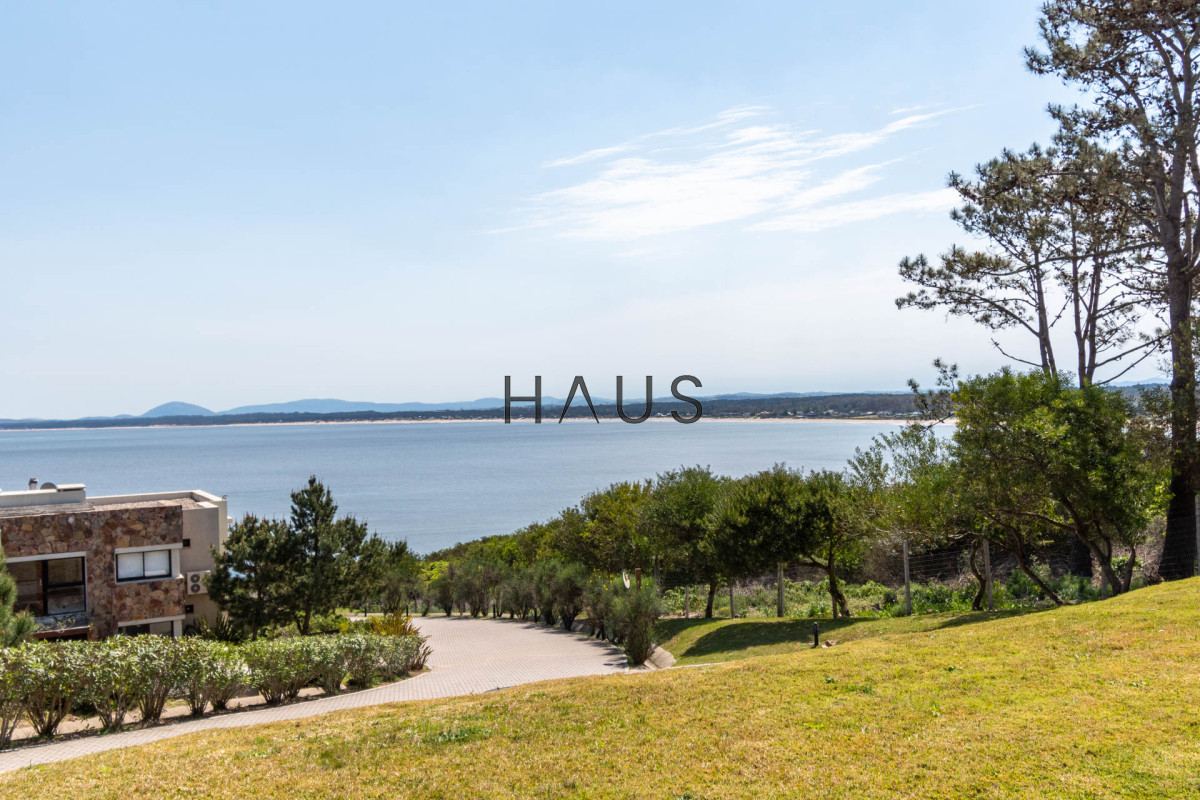 Apartamento ID.311 - Apartamento de un dormitorio con parrillero y jardin en Venta y Alquiler, Punta Ballena